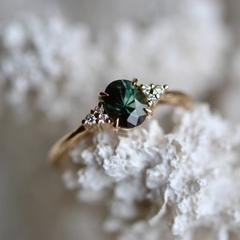 Nangi fine jewelry - green sapphire ring in yellow gold