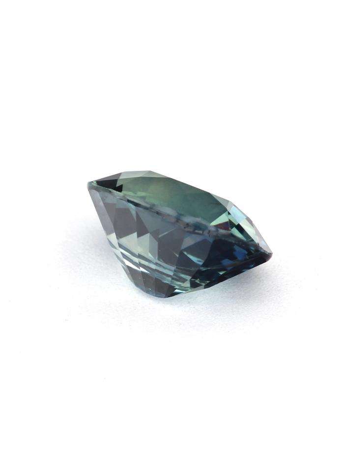 Nangi fine jewelry - teal / Peacock sapphire gemstone in gold
