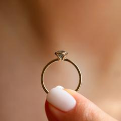 Nangi fine jewelry - teal / Peacock sapphire ring in yellow gold