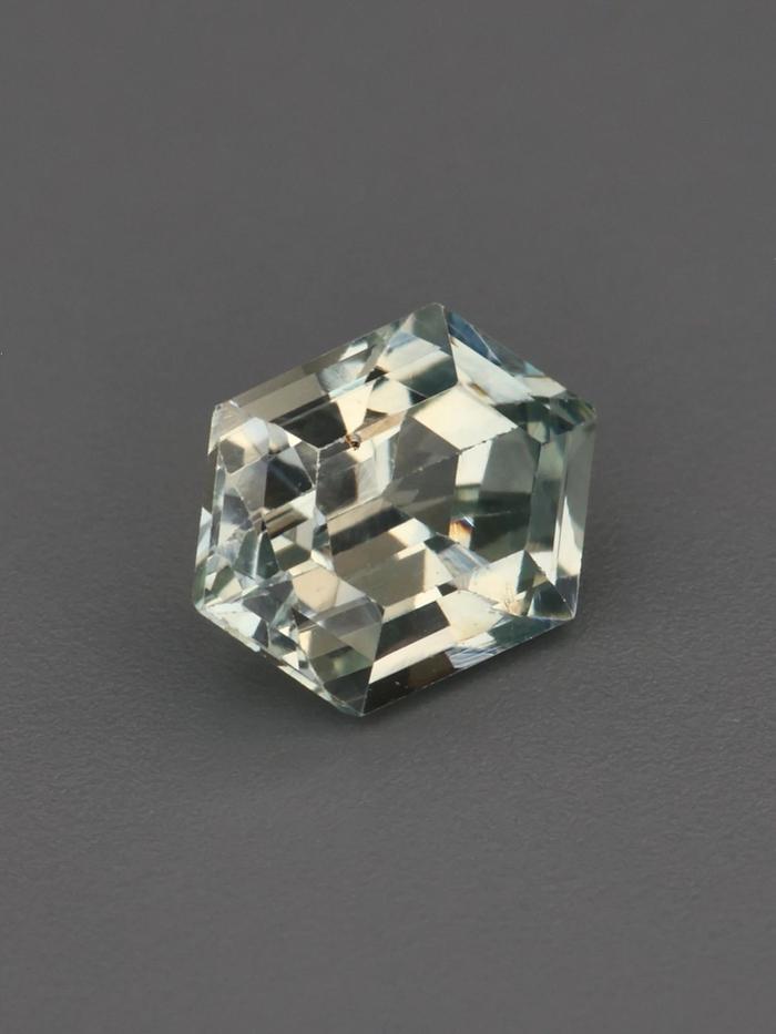 Nangi fine jewelry - blue gemstone in gold