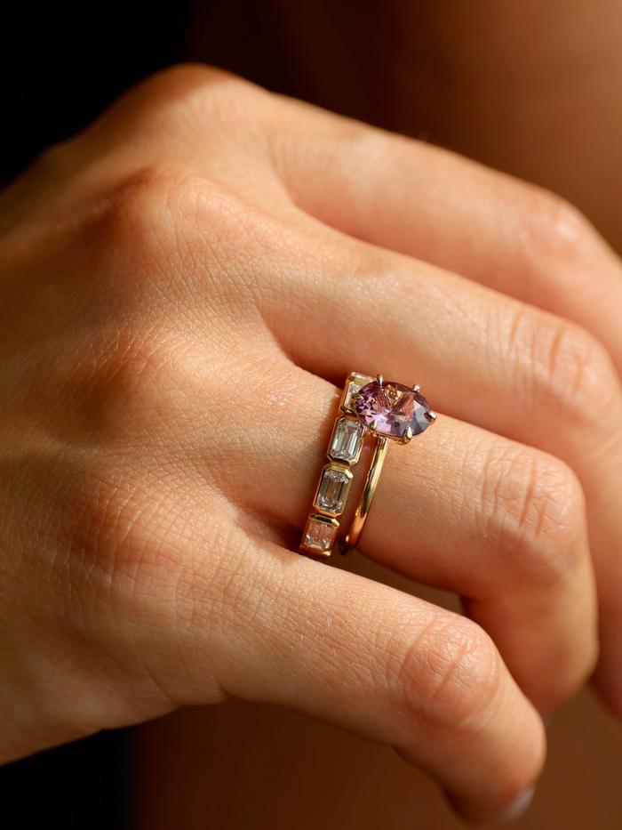 Nangi fine jewelry - purple ring in yellow gold
