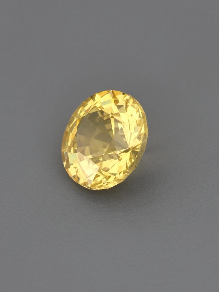 Nangi fine jewelry - yellow gemstone in gold