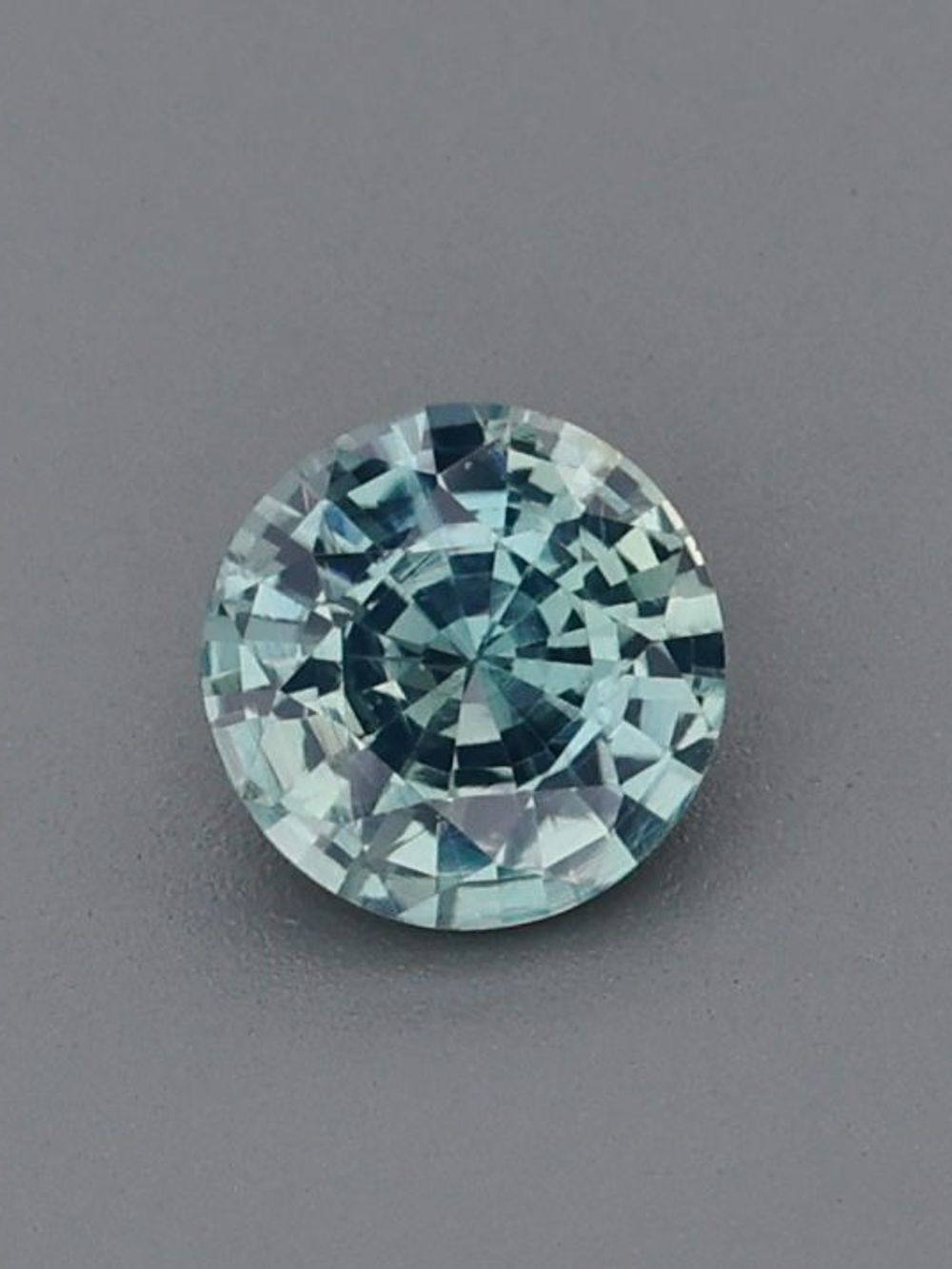 0.65 ct Mint Blue, Round Sapphire