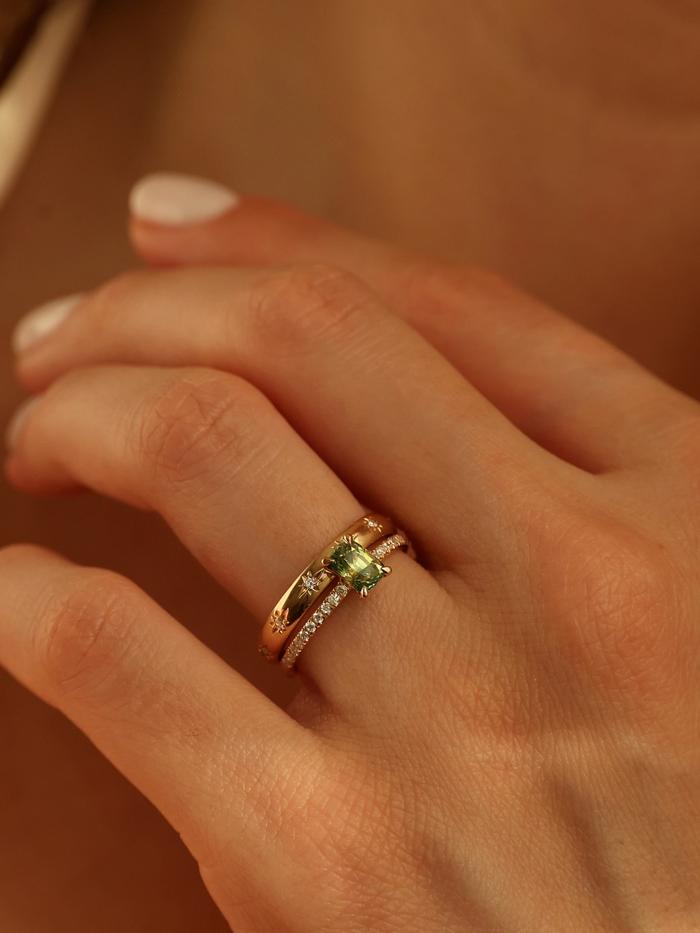 Nangi fine jewelry - green sapphire ring in yellow gold