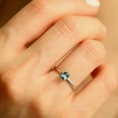 Nangi fine jewelry - blue sapphire ring in white gold