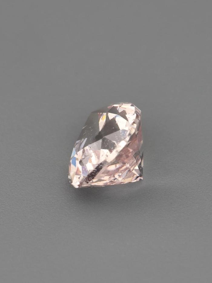 Nangi fine jewelry - pink gemstone in gold