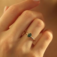 Nangi fine jewelry - green sapphire ring in yellow gold