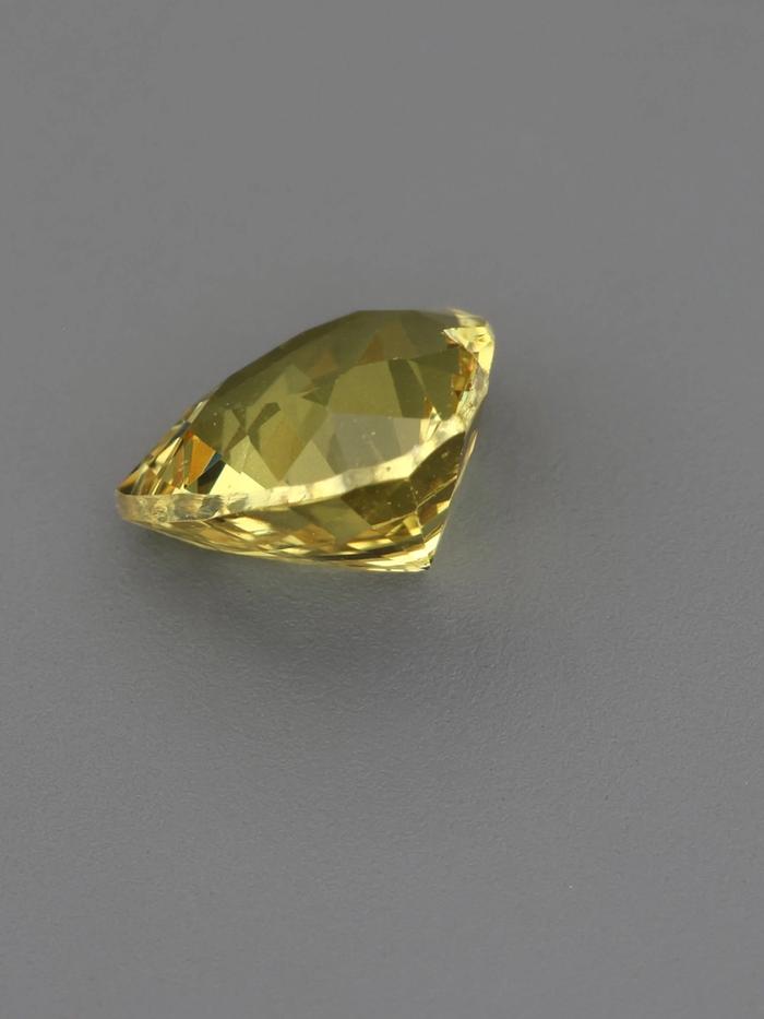 Nangi fine jewelry - yellow gemstone in gold