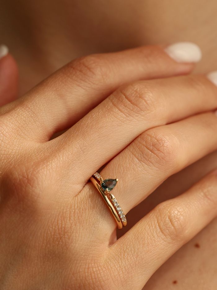 Nangi fine jewelry - teal / Peacock ring in yellow gold