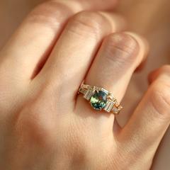 Nangi fine jewelry - teal / Peacock sapphire ring in yellow gold