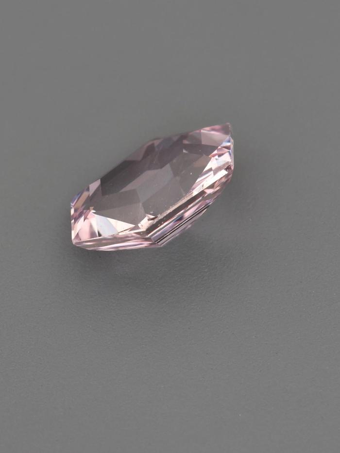 Nangi fine jewelry - pink sapphire gemstone in gold