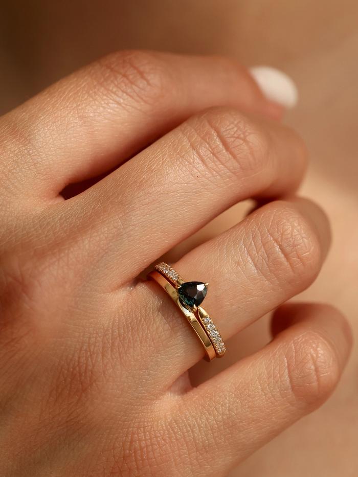 Nangi fine jewelry - teal / Peacock ring in yellow gold