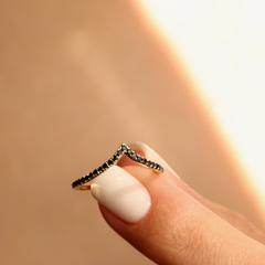 Nangi fine jewelry - black sapphire ring in yellow gold