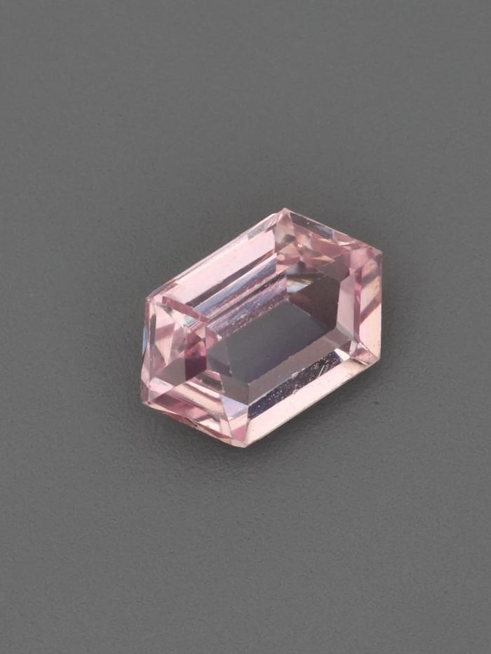Nangi fine jewelry - pink gemstone in gold