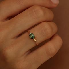 Nangi fine jewelry - green sapphire ring in yellow gold