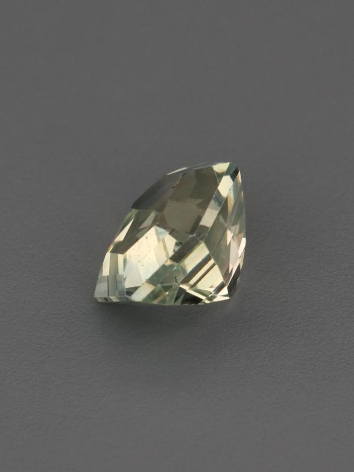 Nangi fine jewelry - blue gemstone in gold