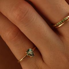 Nangi fine jewelry - green sapphire ring in yellow gold