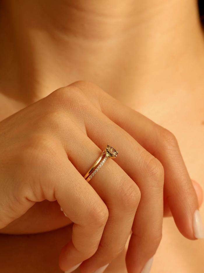 Nangi fine jewelry - green sapphire ring in yellow gold