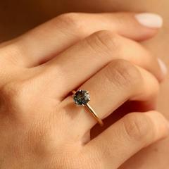 Nangi fine jewelry - green ring in yellow gold