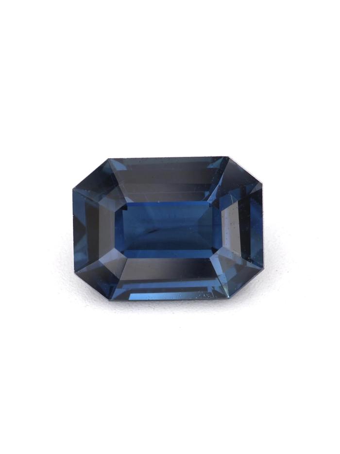 Nangi fine jewelry - blue sapphire gemstone in gold