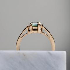 Nangi fine jewelry - teal sapphire ring in yellow gold