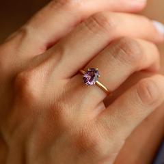 Nangi fine jewelry - purple ring in yellow gold