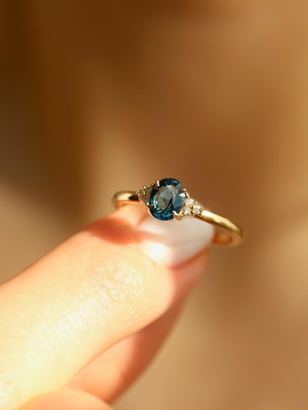 Deep Sea Peacock Oval Sapphire Ring & Sprinkled Diamonds