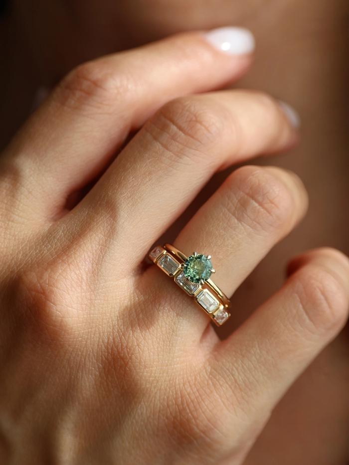 Nangi fine jewelry - green ring in yellow gold