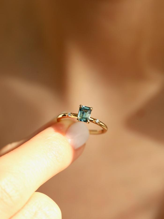 Nangi fine jewelry - teal / Peacock ring in yellow gold