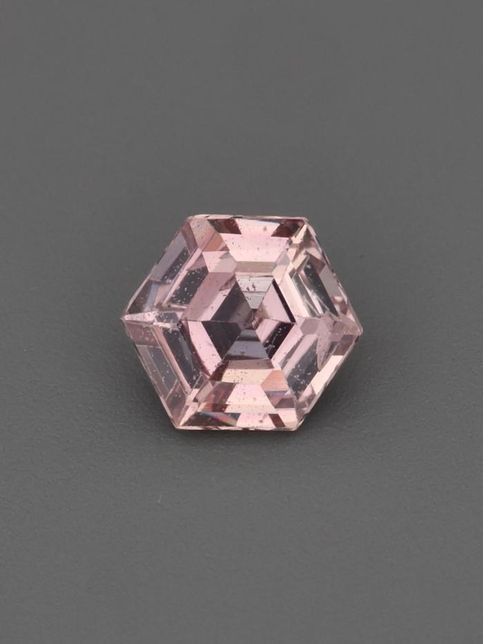 Nangi fine jewelry - pink gemstone in gold