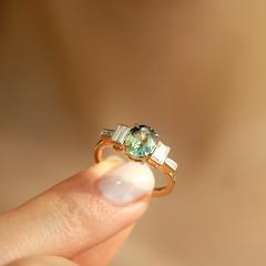 Nangi fine jewelry - teal / Peacock sapphire ring in yellow gold