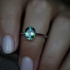 Nangi fine jewelry - green tourmaline ring in white gold