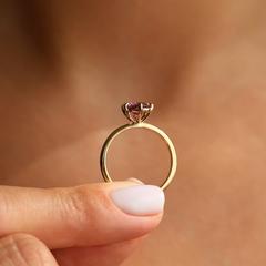 Nangi fine jewelry - purple ring in yellow gold