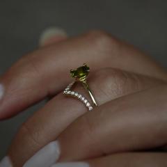 Nangi fine jewelry - green peridot ring in yellow gold