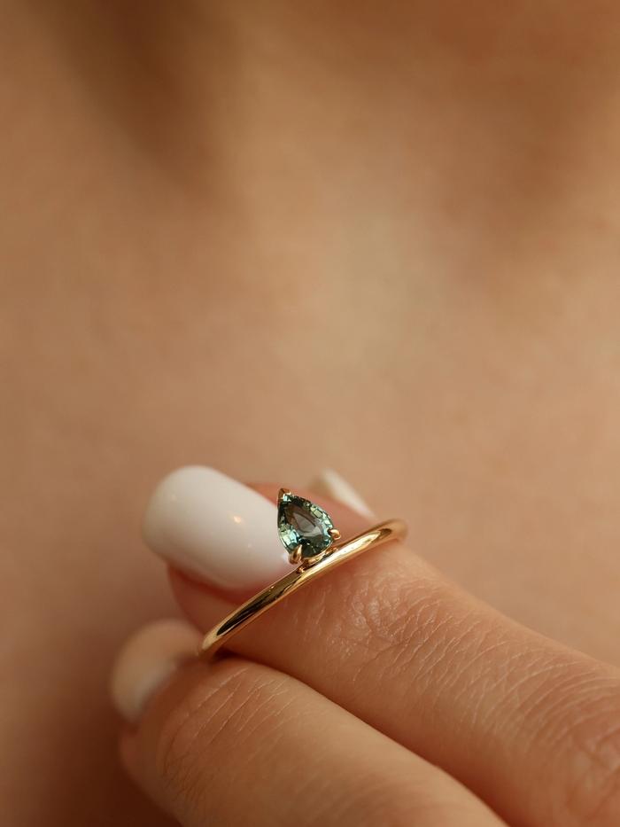 Nangi fine jewelry - teal / Peacock ring in yellow gold
