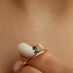 Nangi fine jewelry - teal / Peacock ring in yellow gold