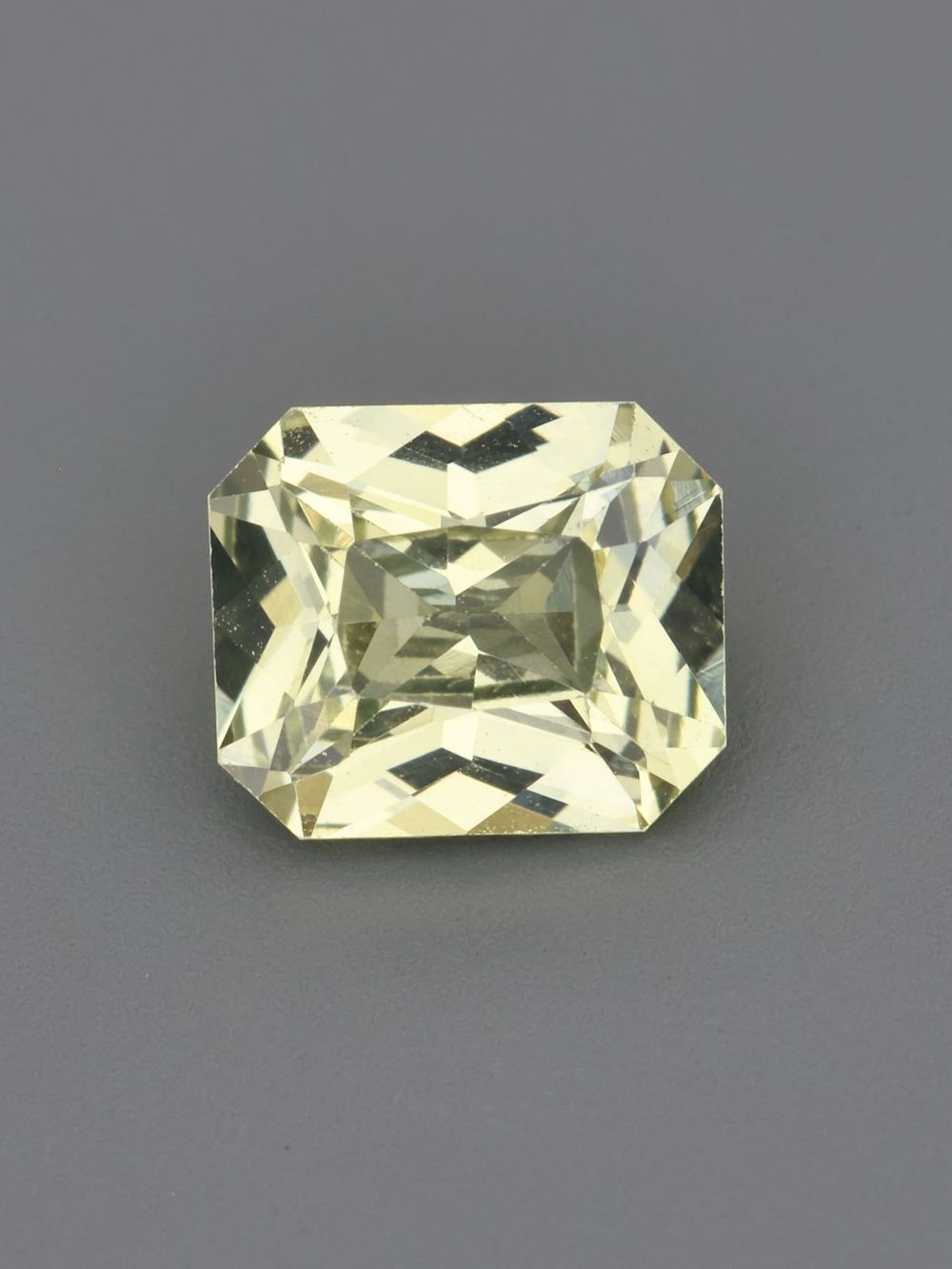 Vanilla Gold Sapphire — 0.86 ct Radiant Cut