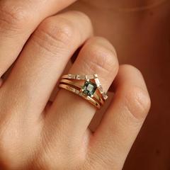 Nangi fine jewelry - green sapphire ring in yellow gold