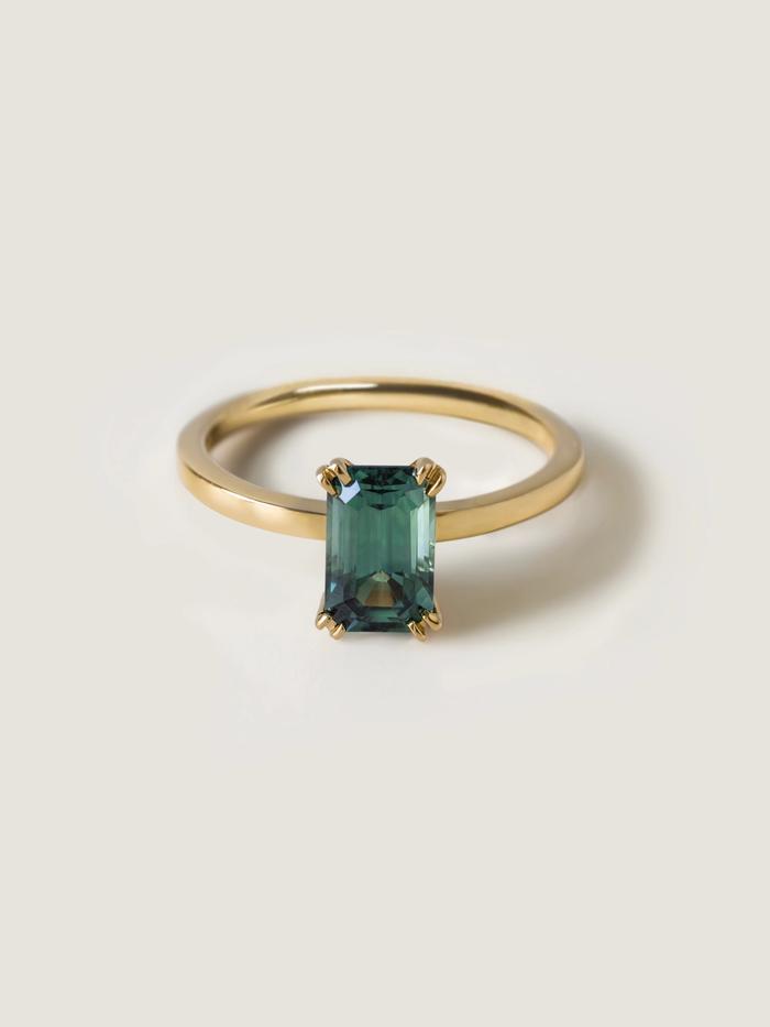 Nangi fine jewelry - teal sapphire ring in yellow gold