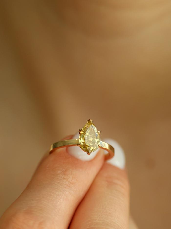 Nangi fine jewelry - lab-grown diamond ring in yellow gold