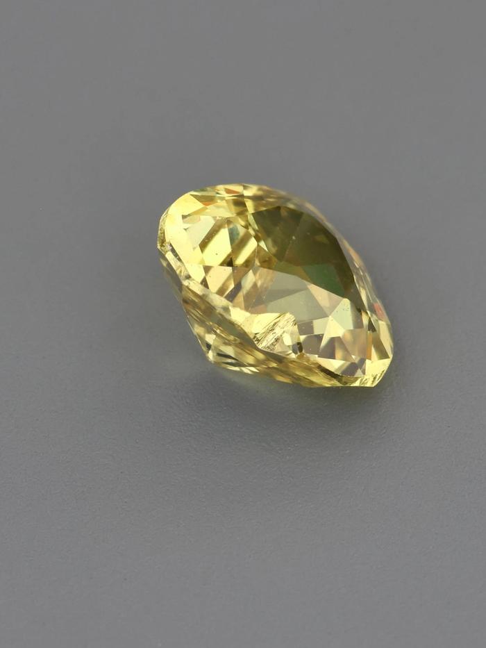 Nangi fine jewelry - yellow gemstone in gold