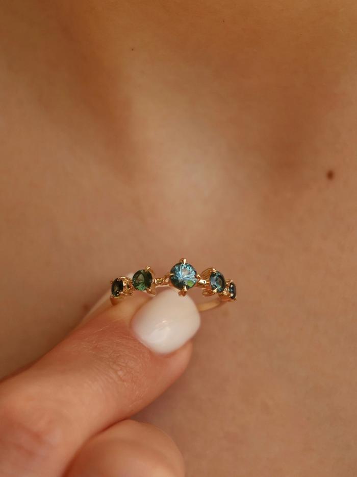Nangi fine jewelry - green sapphire ring in yellow gold