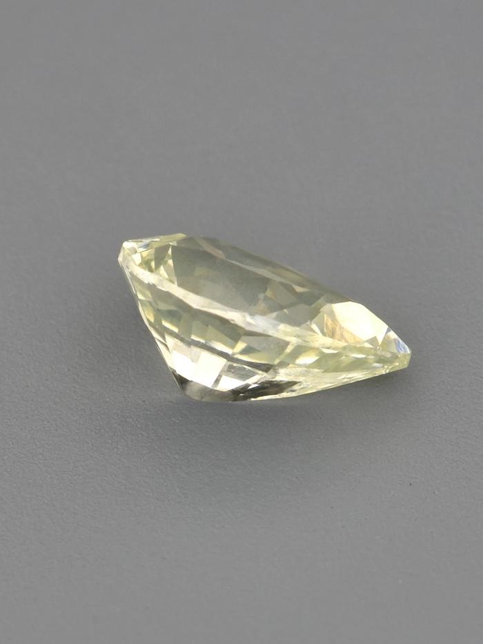 Nangi fine jewelry - yellow gemstone in gold