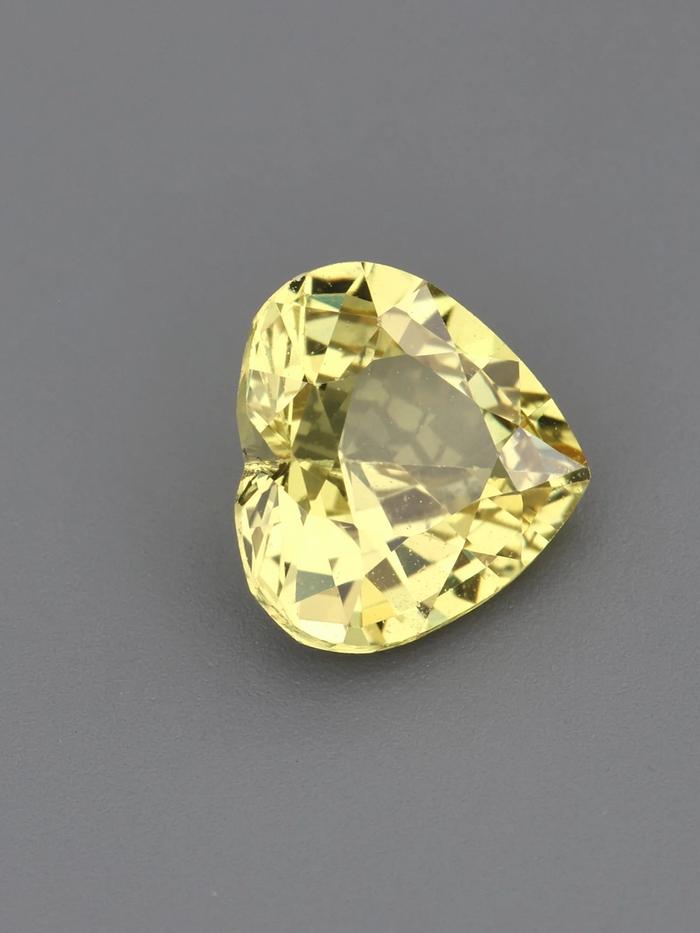 Nangi fine jewelry - yellow gemstone in gold