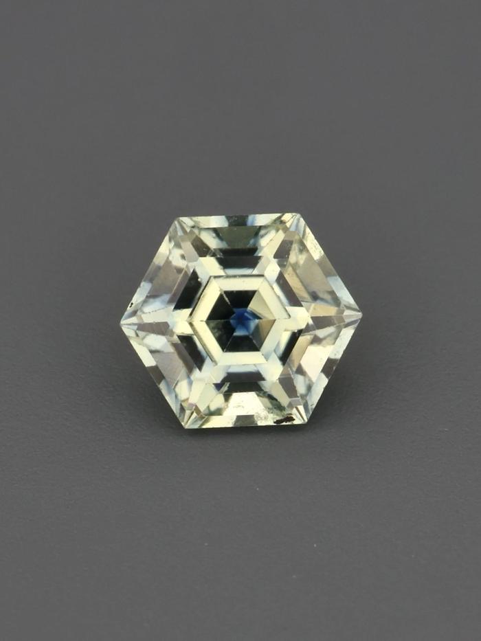 Nangi fine jewelry - green gemstone in gold