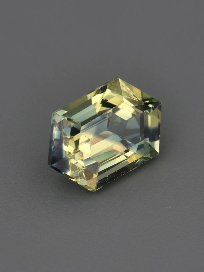 Nangi fine jewelry - green gemstone in gold