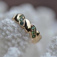 Nangi fine jewelry - green sapphire ring in yellow gold