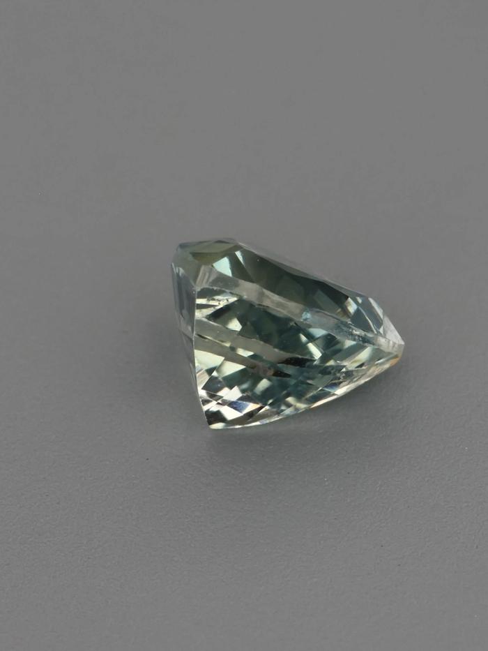 Nangi fine jewelry - green gemstone in gold