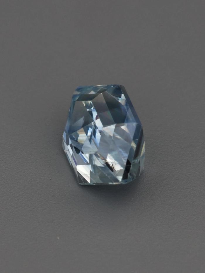Nangi fine jewelry - blue gemstone in gold