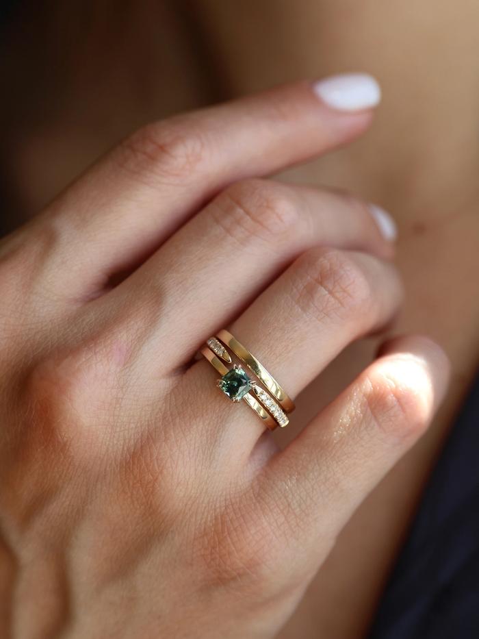 Nangi fine jewelry - teal / Peacock ring in yellow gold